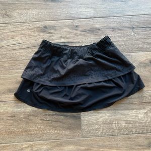 Lululemon In a Flash! tennis skirt size 8 with POCKETS!